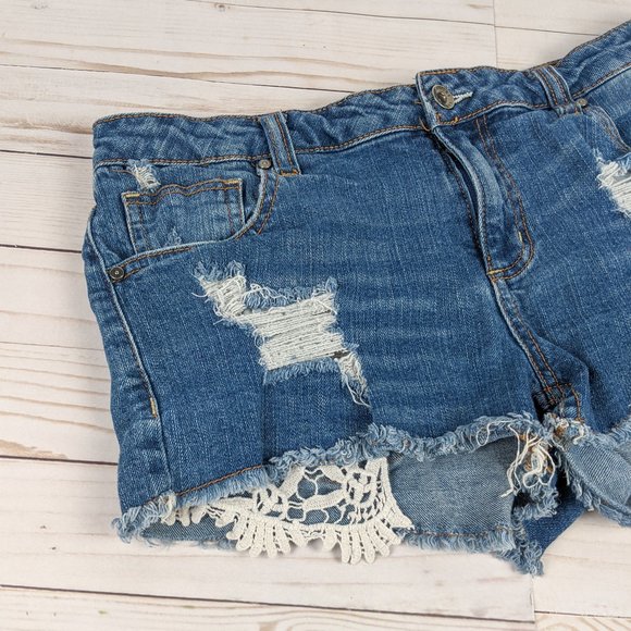 🎇 Empire Abigail Distressed Lace Pocket Shorts 9 - Picture 2 of 8